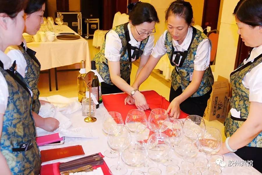 膠州賓館餐飲服務部 以互聯(lián)網銷售為導向的多項服務案例學習培訓